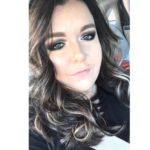 Meet your Posher, Courtney - Picture 1 of 1